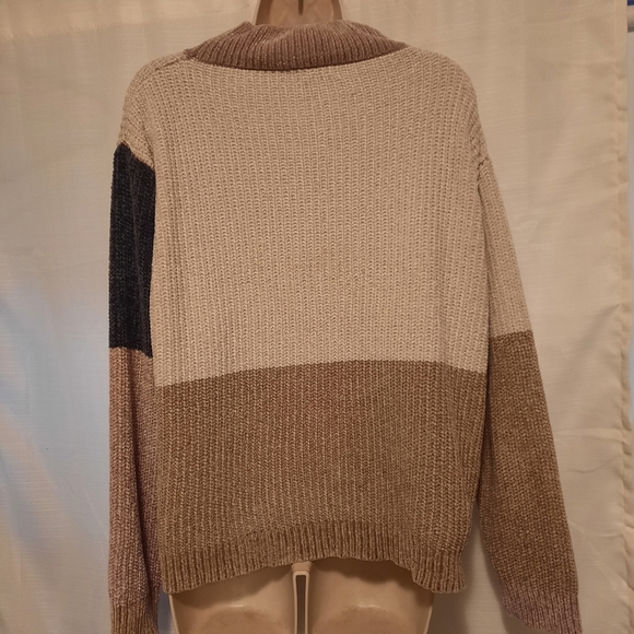 Elegant Patchwork Turtleneck Sweater - Picture 8 of 10